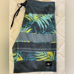 Excellent condition O’Neill men’s swim trunks worn 1x